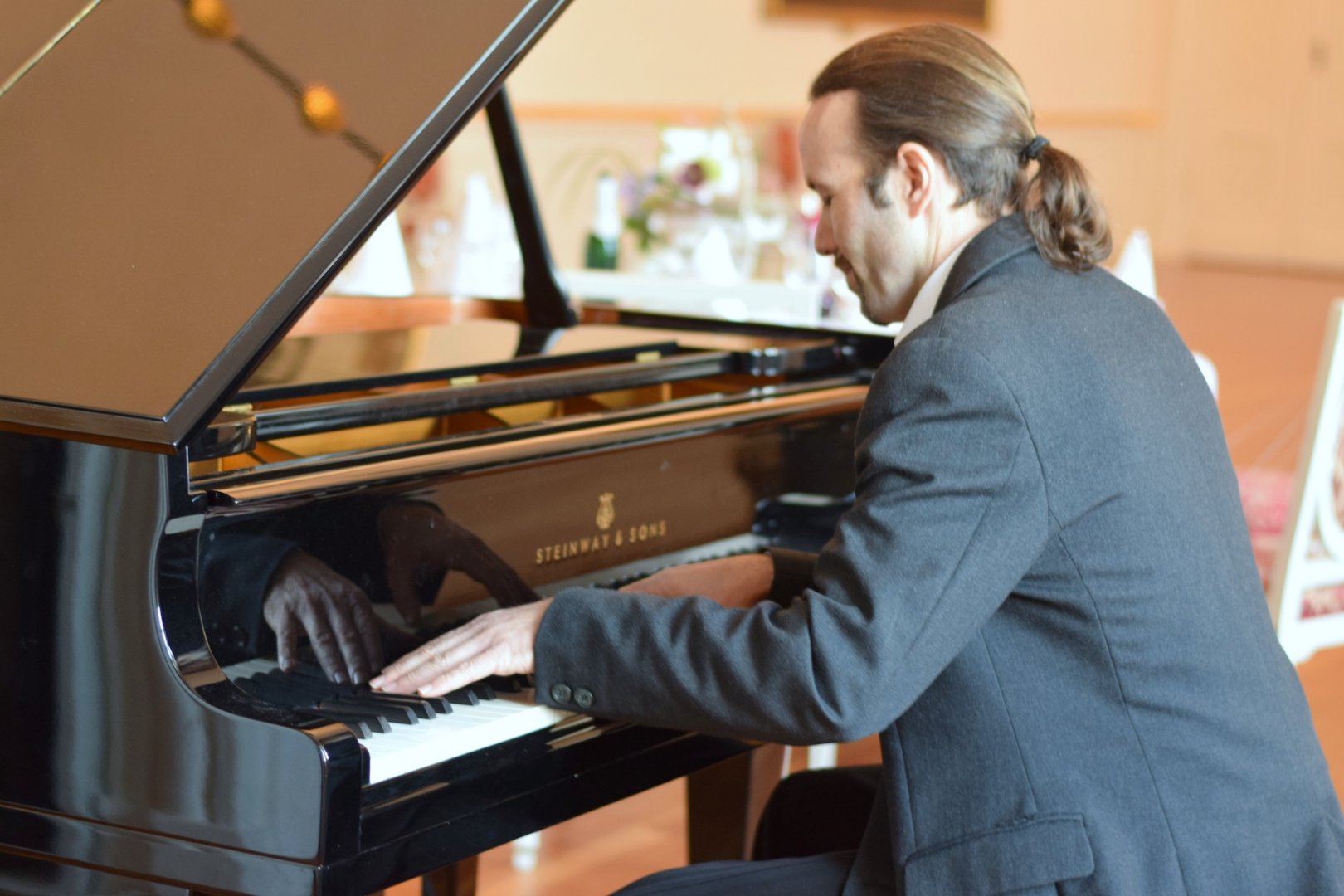 Schloss Eutin_Ich am Flügel 5 Kopie.jpeg