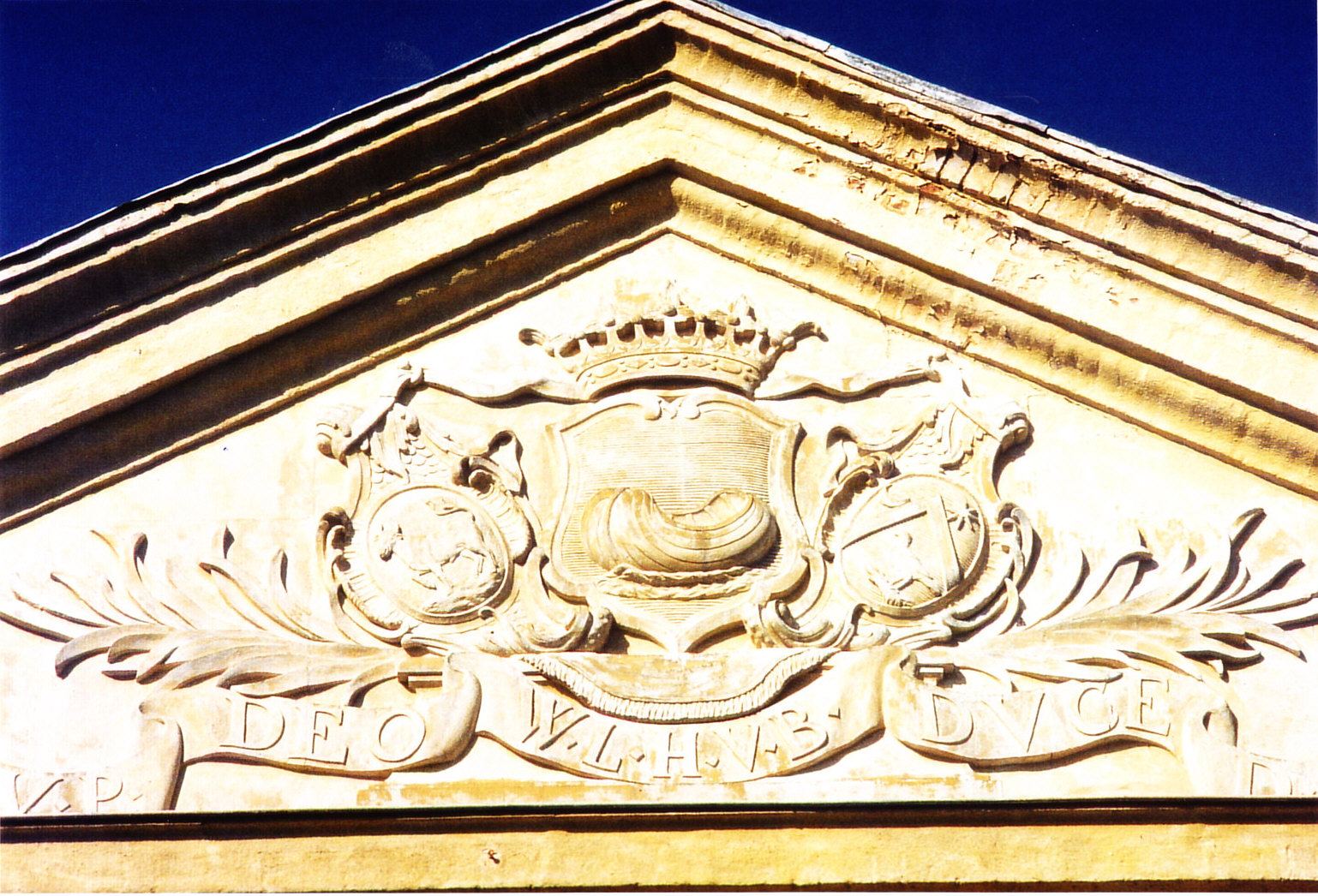 Giebel-vom-Schloss-alt.jpg